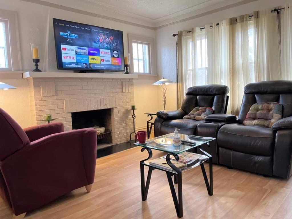 2 Bedroom Apt Near Great Lakes Naval Base And 6 Flags Waukegan Buitenkant foto