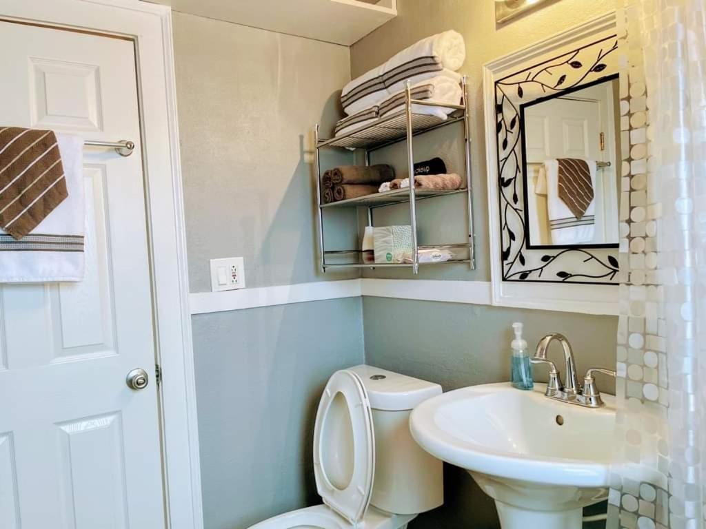 2 Bedroom Apt Near Great Lakes Naval Base And 6 Flags Waukegan Buitenkant foto