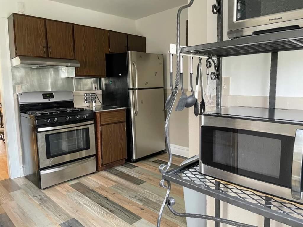 2 Bedroom Apt Near Great Lakes Naval Base And 6 Flags Waukegan Buitenkant foto