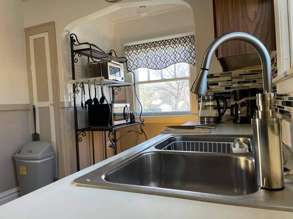 2 Bedroom Apt Near Great Lakes Naval Base And 6 Flags Waukegan Buitenkant foto
