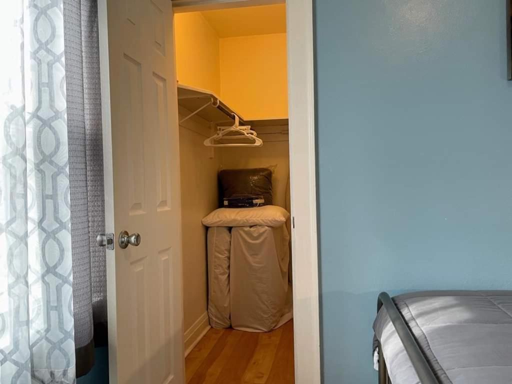 2 Bedroom Apt Near Great Lakes Naval Base And 6 Flags Waukegan Buitenkant foto