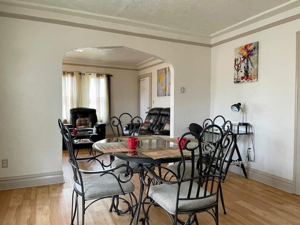 2 Bedroom Apt Near Great Lakes Naval Base And 6 Flags Waukegan Buitenkant foto