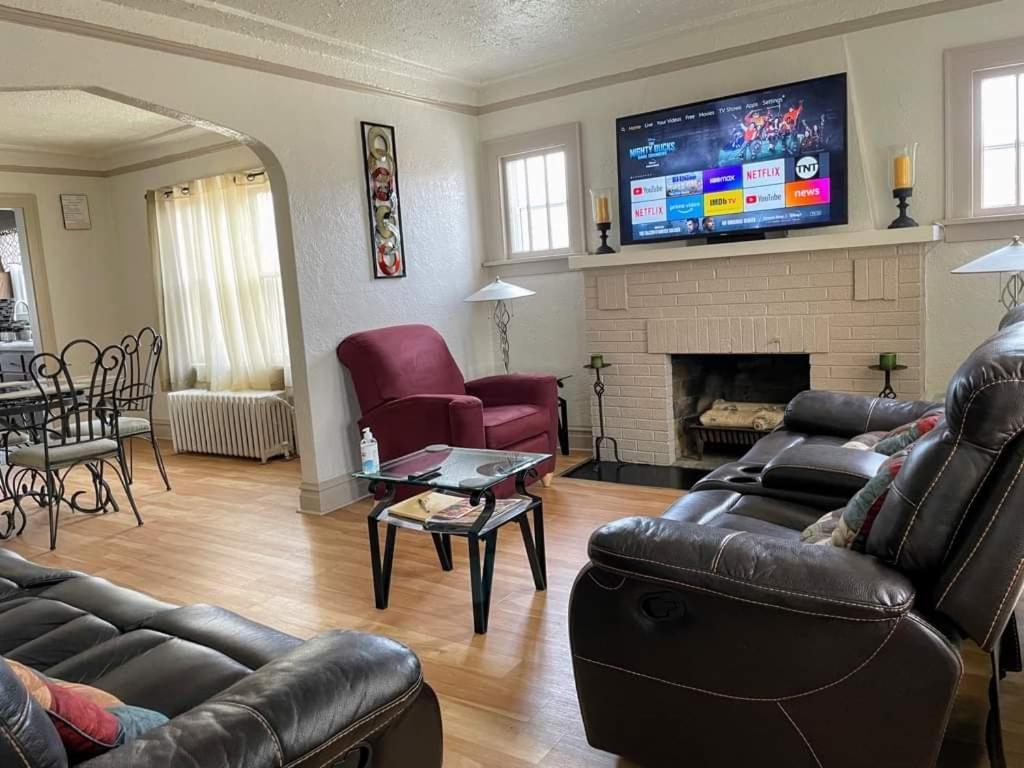 2 Bedroom Apt Near Great Lakes Naval Base And 6 Flags Waukegan Buitenkant foto