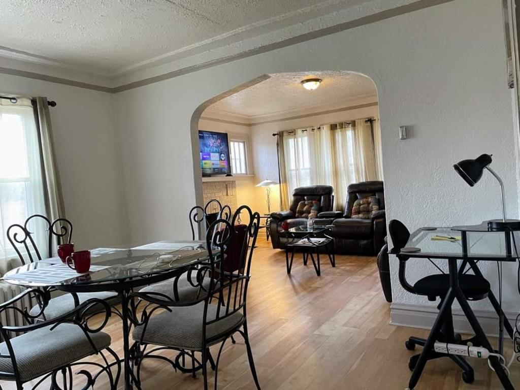 2 Bedroom Apt Near Great Lakes Naval Base And 6 Flags Waukegan Buitenkant foto