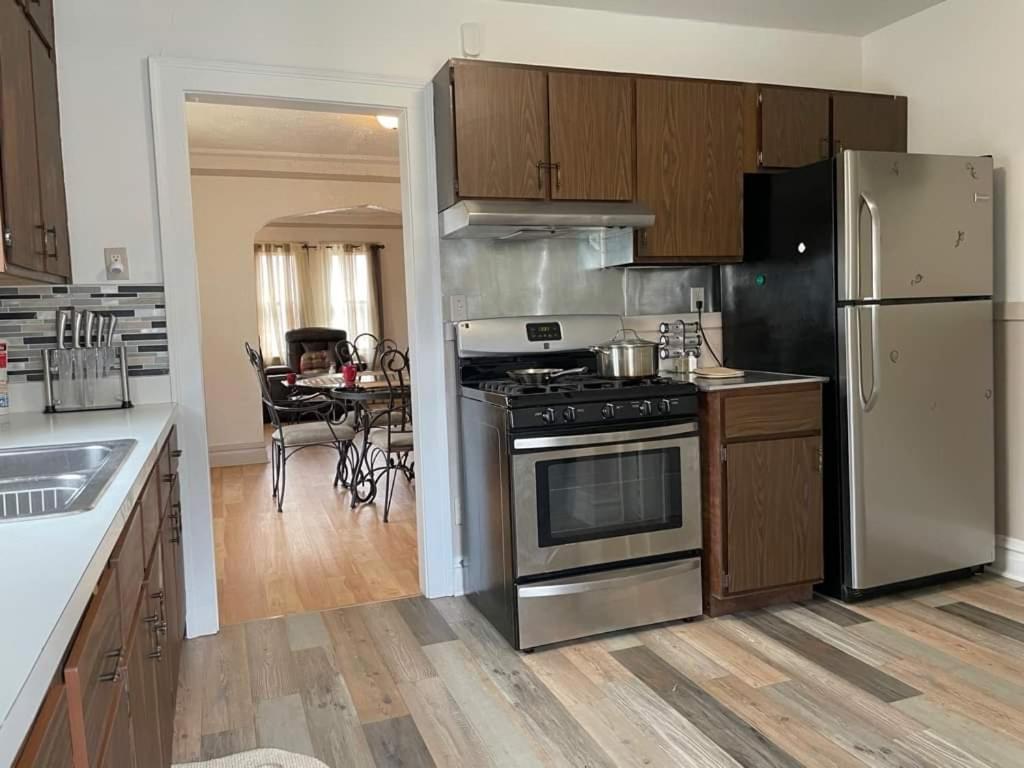 2 Bedroom Apt Near Great Lakes Naval Base And 6 Flags Waukegan Buitenkant foto